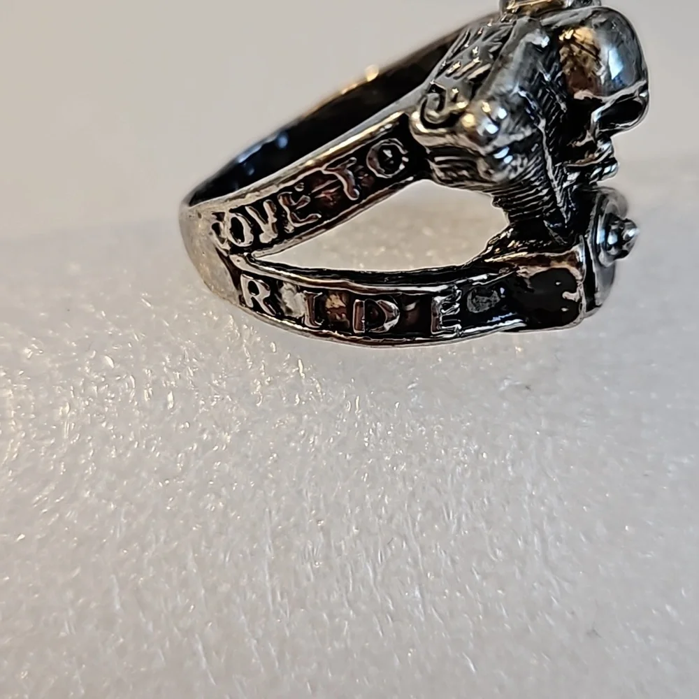 KNUCKLEHEAD & SKULL Stainless Steel Size 13 Silvertone Ring